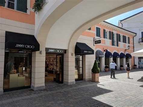 Serravalle Outlet negozi , marchi , orari 